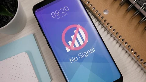 No Signal Warning Alert on a Mobile Phone Screen Stock Footage 122014246