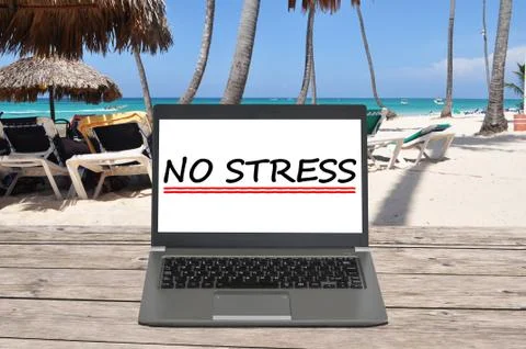 No stress text with notebook on a beach Stock-Fotos