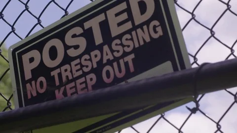 No Trespassing Sign 스톡 동영상 81647127
