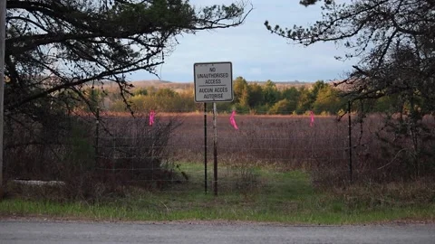 No unauthorised access sign blocking road Stock-Footage 274904863