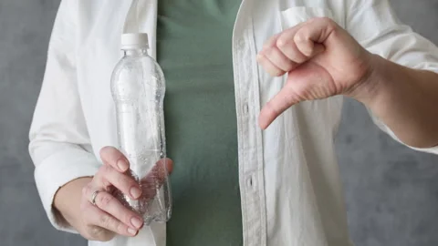 No use plastic bottle. Choose reusable steel bottle. Video stock 302790481