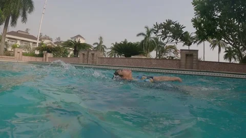 Non professional swimmer practicing back float swimming. Video stock 197359738