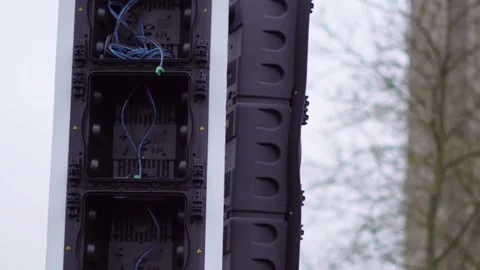 A non-working traffic light at an urban intersection on a cloudy day. 스톡 동영상 298193366
