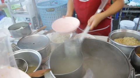 Noodle cooking 스톡 동영상 45121511