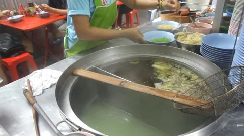 Noodle preparing in restaurant Video stock 60282744