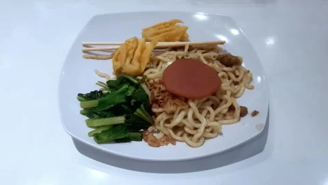 Noodle Set on White Plate 库存影片 334798953