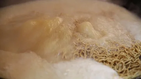 Noodles boiling restaurant Video stock 77583162
