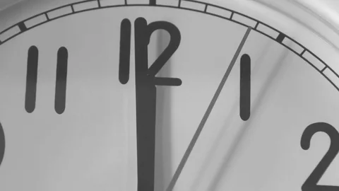 Noon on a mechanical clock black and white Vidéo 82368988