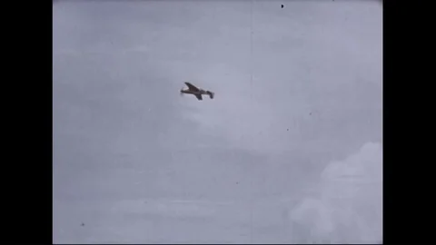 A North American Aviation P-51 Mustang fighter flies into a strafing run and Vídeos de archivo