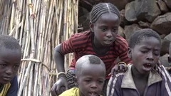 Children making a donga stick fighting i, Stock Video