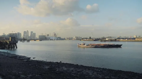 North Greenwich Thames Path 스톡 동영상 62807856