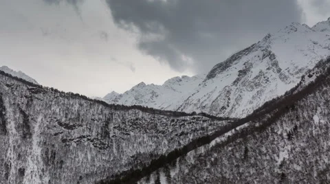 North Ossetia. The movement of clouds in the snowy Caucasus mountains in winter. 動画素材 61452586