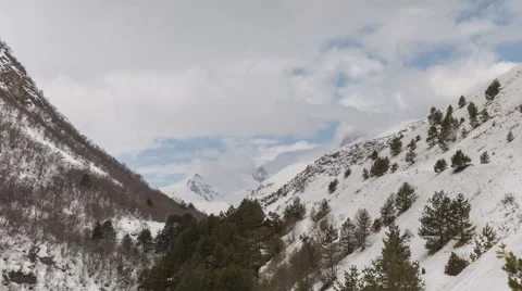 North Ossetia. The movement of clouds in the snowy Caucasus mountains in winter 動画素材 61455377
