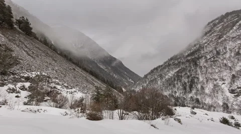 North Ossetia. The movement of clouds in the snowy Caucasus mountains in winter 스톡 동영상 61455497