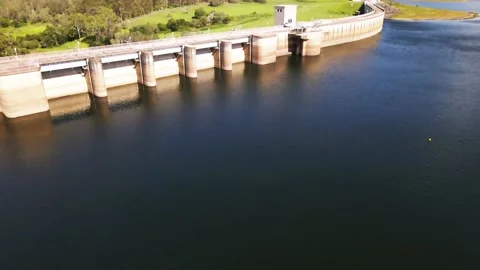North Pine Dam – Dam Wall – Intense Reflections Video stock 154483051