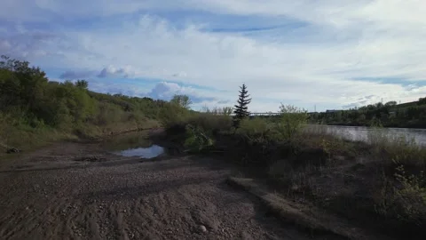 North Saskaatchewan River in Edmonton, Canada 스톡 동영상 337081316