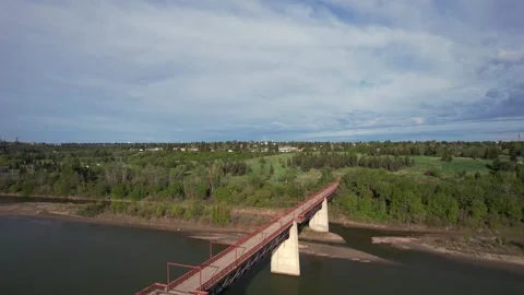North Saskaatchewan River in Edmonton, Canada 库存影片 337081378