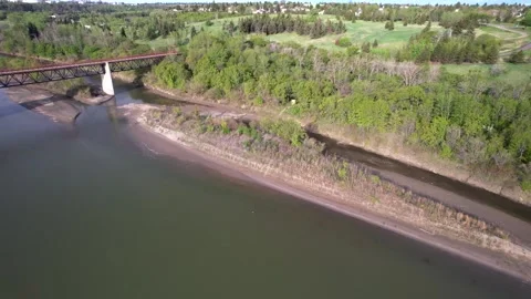North Saskaatchewan River in Edmonton, Canada 库存影片 337081385