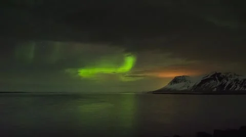 Northern Lights (Aurora borealis) reflected on a lake timelapse in Iceland Video stock 43014912