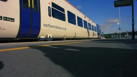 Northern rail train pulling into station Vídeo Stock 346244249