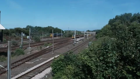 Northern Sprinter Passing a Metro 库存影片 339949343