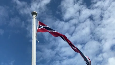 Norway Flag on a flag pole waving in the wind and tilting downwards Video stock 174857479