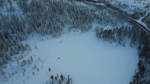 Norway-winter-road-fast-drone-flight-4k-04-1 Video stock 330670833