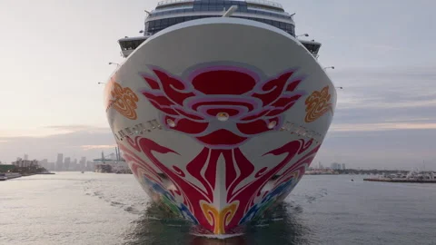 The Norwegian Joy Sets Sail at Beautiful Sunset from Miamis South Pointe 스톡 동영상 306120714