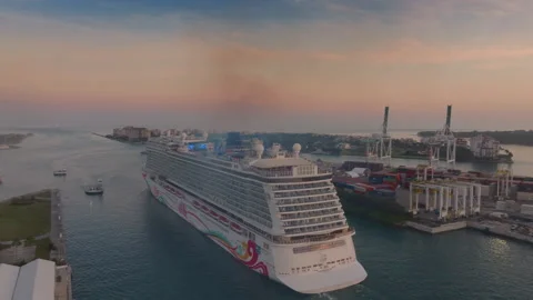 The Norwegian Joy Ship Sets Sail from Porto Miami During Sunset Time 스톡 동영상 306107434