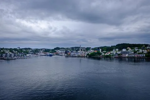 The Norwegian town of Leirvik under cludy skies with steel blue waters Fotos Stock
