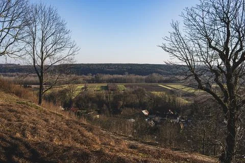 Nostalgic autumn landscape with empty fields in the vistula valley Foto stock