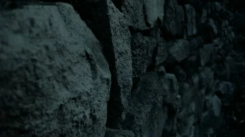 Nostalgic stone wall at night. 库存影片 8983059