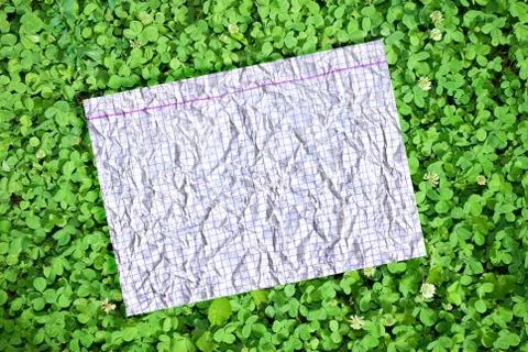 Note blank on green grass Stock Photos