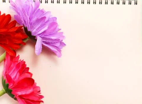 Note book diary and beautiful flower bouquet background Foto stock