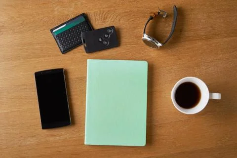 A note with other objects on a table Foto stock