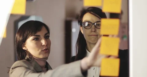 Note paper reminder schedule board. Stock Footage 86483752