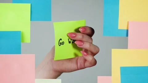 Note sticker on transparent glass close-up. Working in office, creative designer Vídeo Stock 181999407
