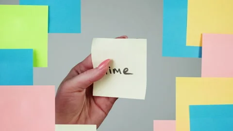 Note sticker on transparent glass close-up. Working in office, creative designer Vídeo Stock 182009996