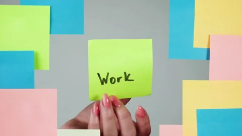 Note sticker on transparent glass close-up. Working in office, creative designer Видео 182010608
