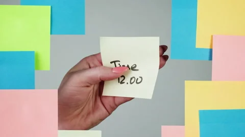 Note sticker on transparent glass close-up. Working in office, creative designer Vídeo Stock 182012865