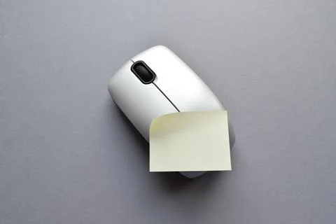 A note stuck to a computer mouse Stock Photos
