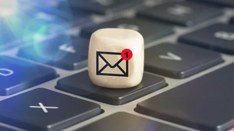 A notebook and symbol for new email in the mailbox Vídeo Stock 295907482