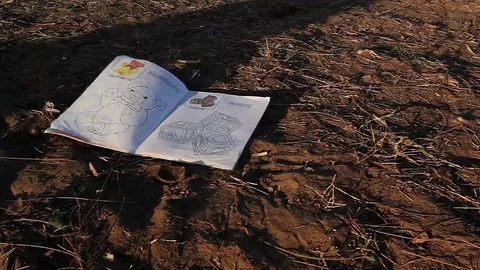 Notebook children abandoned on the sand Vídeos de archivo 69235372