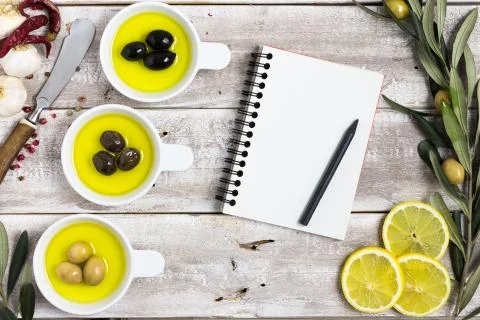 Notebook with copy space on wooden table Foto stock