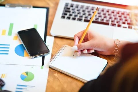 Notebook diagram of the hand table table Stock Photos