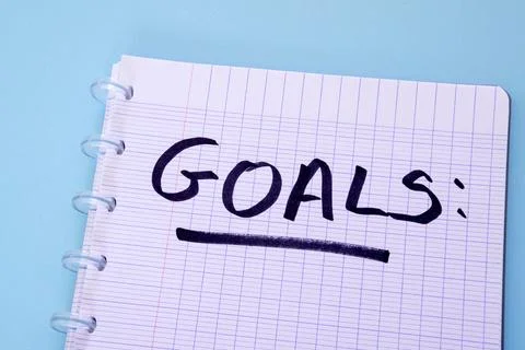 Notebook on a table with goals written on it Foto stock
