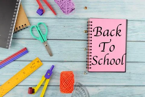 Notebook written with text BACK TO SCHOOL Foto stock