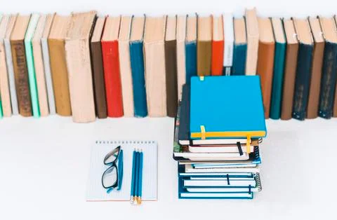 Notebooks piles, stack of books education back to school background, textbook 库存照片