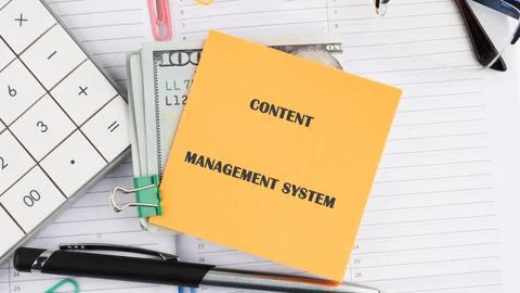 A notepad featuring the phrase 'Content Management System' alongside cash, a  스톡 사진