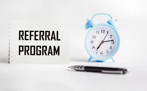Notepad with the inscription REFERRAL PROGRAM on a white background with a cl 스톡 사진